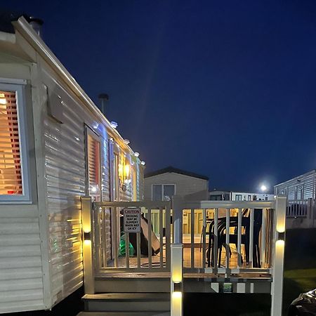 Calypso Hot Tub Breaks Tattershall Lakes Pet Friendly Exterior photo