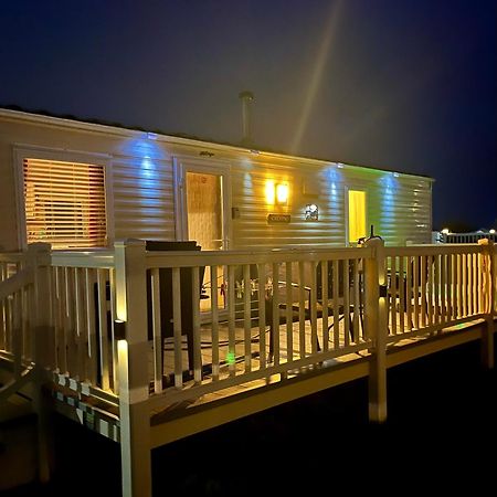 Calypso Hot Tub Breaks Tattershall Lakes Pet Friendly Exterior photo