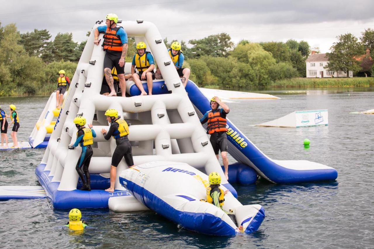 Calypso Hot Tub Breaks Tattershall Lakes Pet Friendly Exterior photo