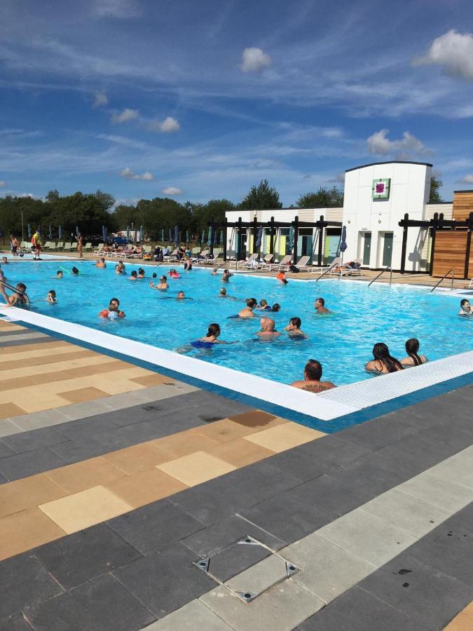 Calypso Hot Tub Breaks Tattershall Lakes Pet Friendly Exterior photo