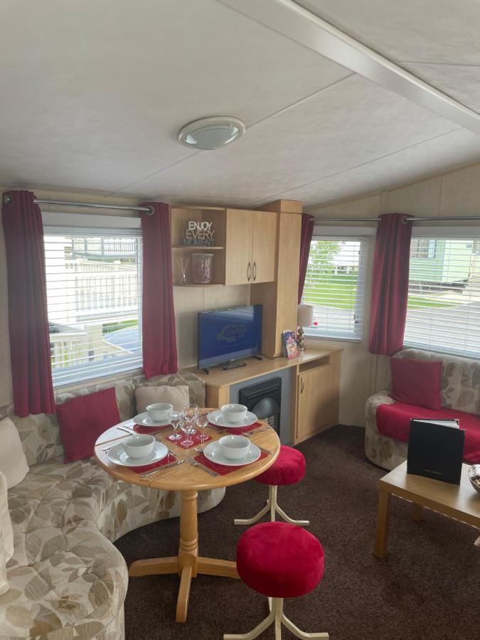 Calypso Hot Tub Breaks Tattershall Lakes Pet Friendly Exterior photo