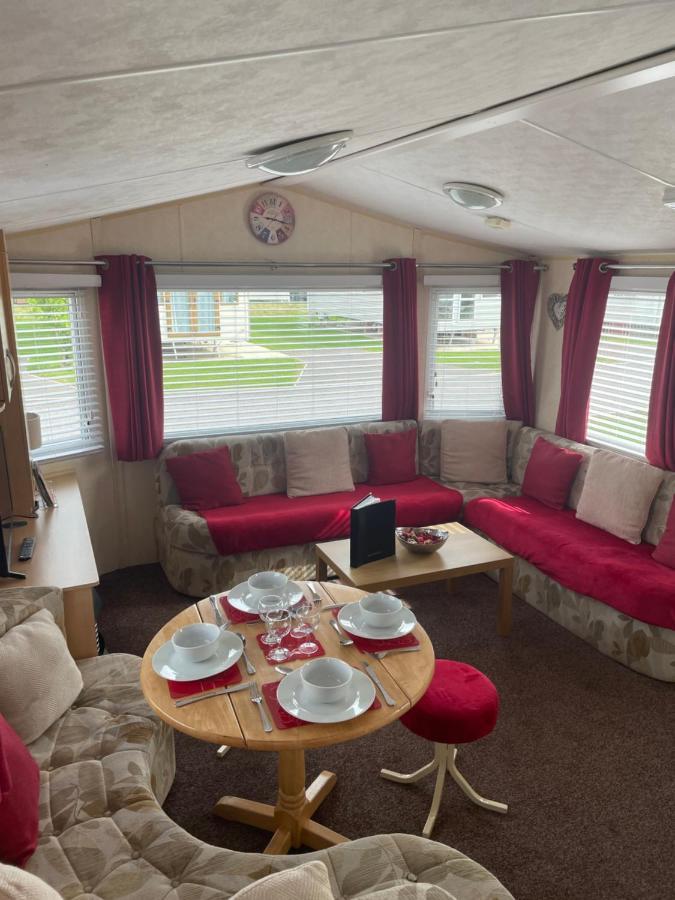 Calypso Hot Tub Breaks Tattershall Lakes Pet Friendly Exterior photo